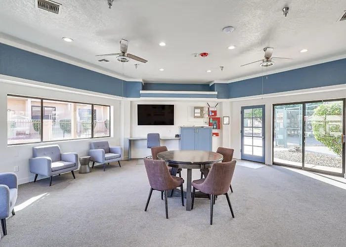 1 Mi To Beach: Havasu W/ Balcony Holiday home Lake Havasu City