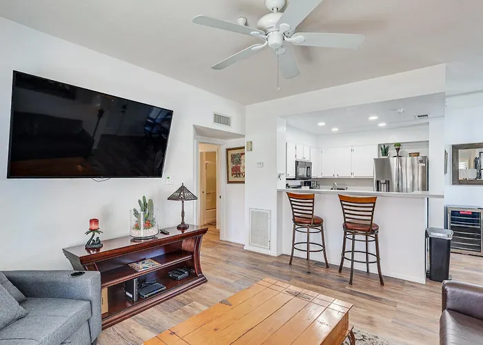 Holiday home 1 Mi To Beach: Havasu W/ Balcony