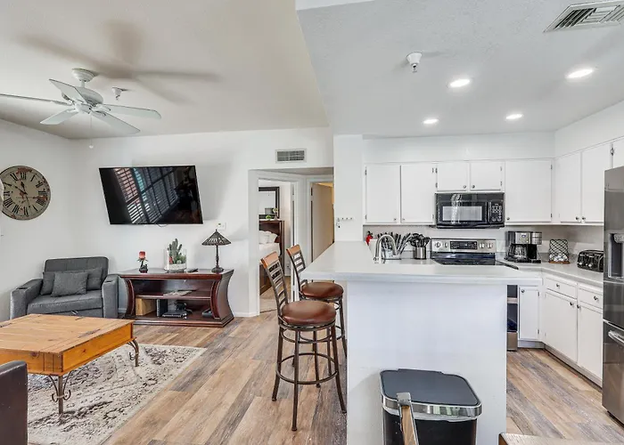 1 Mi To Beach: Havasu W/ Balcony Lake Havasu City